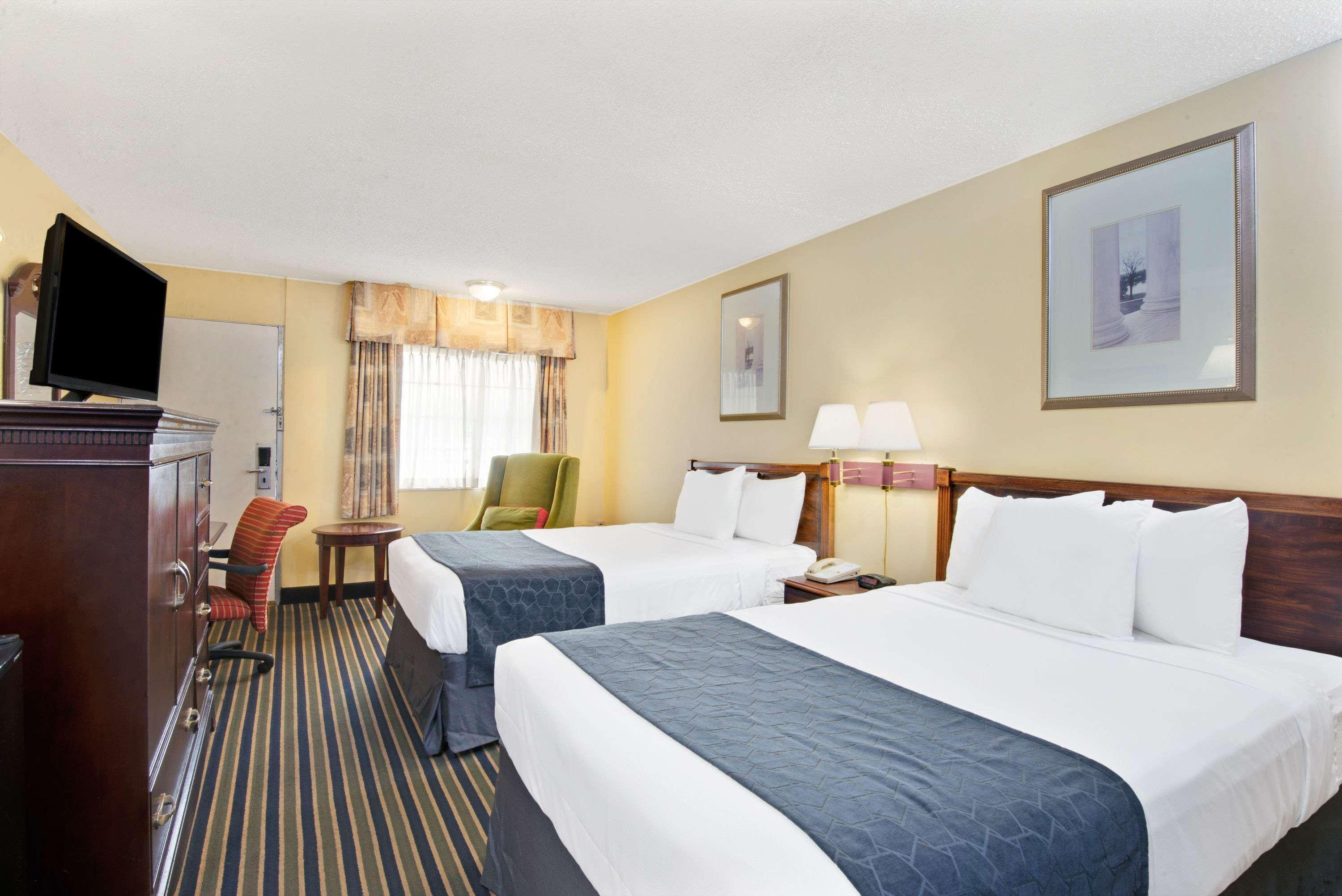 Days Inn By Wyndham Towson Exterior photo