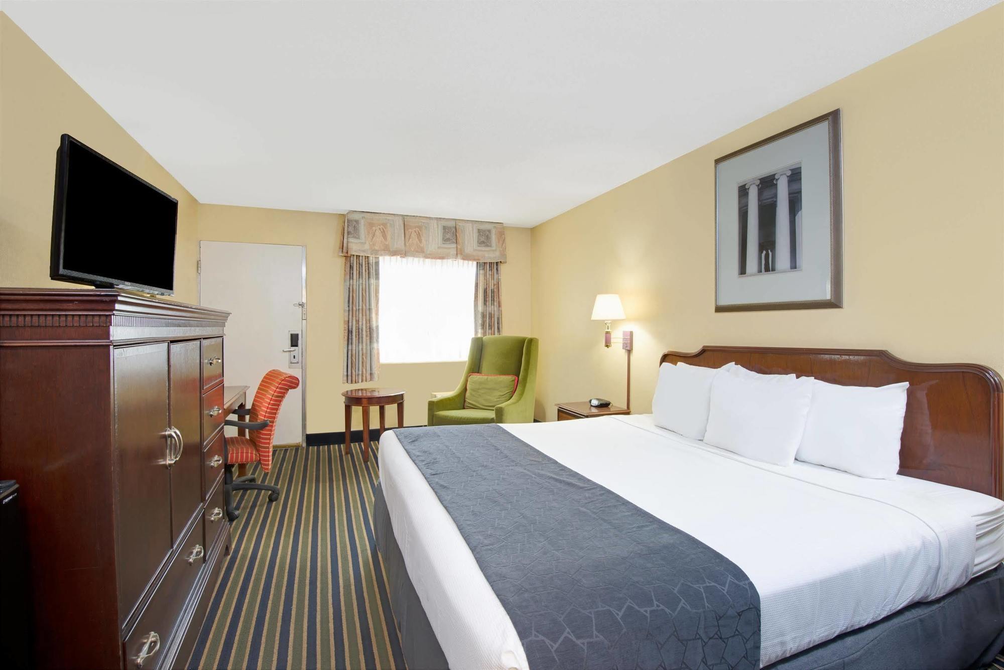 Days Inn By Wyndham Towson Exterior photo